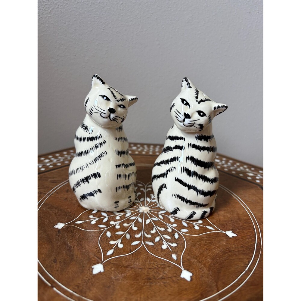 Vintage Pair Of Ceramic Salt And Pepper Shakers White Black Striped Tabby Cats